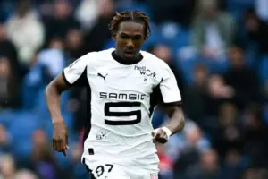 Jeremy Jacquet Alami Cedera Bahu Serius, Alarm Bahaya bagi Liverpool Jelang Bursa Transfer 2026