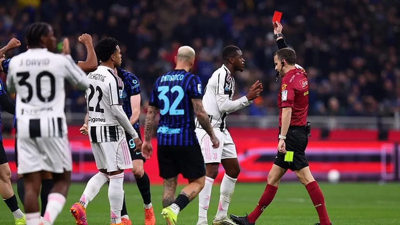 Juventus Desak FIGC Batalkan Kartu Merah Kontroversial Pierre Kalulu, Wasit Akui Kesalahan