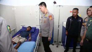Kapolda Maluku Irjen Dadang Hartanto Jenguk Korban Penganiayaan Oknum Brimob, Pastikan Penanganan Optimal