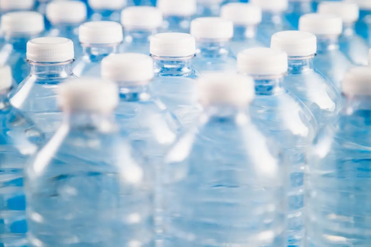 Kemen PU Ingatkan Industri AMDK Segera Tuntaskan Izin Usaha Sebelum 31 Maret 2026 atau Kena Sanksi