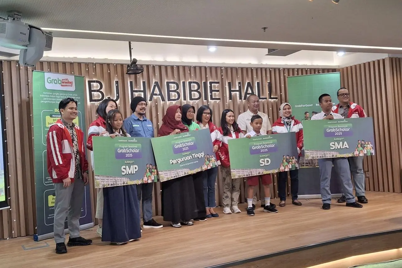 Kisah Inspiratif Arsy, Sopir Ojol Ber-IPK 4,00 yang Berhasil Lolos Seleksi Beasiswa Grab Scholar 2025