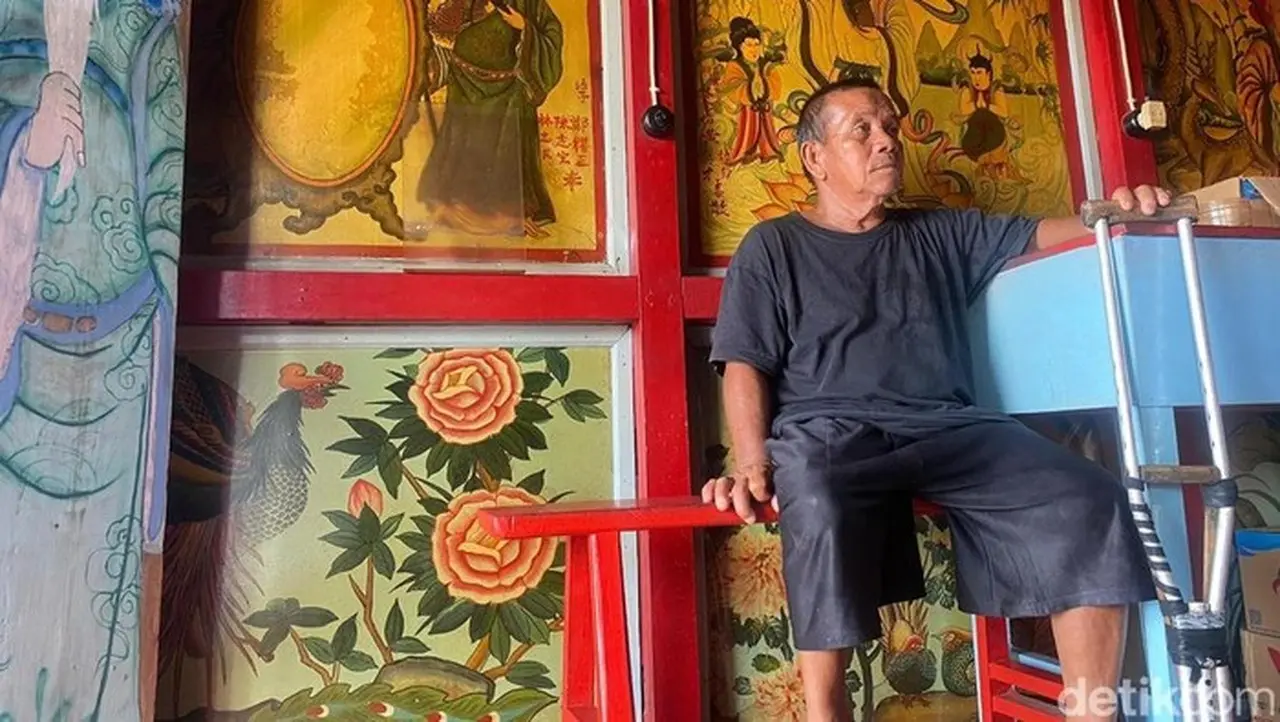 Kisah Slamet, Pria Muslim yang Setia Menjaga Kelenteng Timbul di Tengah Laut Kalbar Selama 30 Tahun