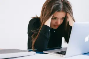 Kisah Yue Li: Mantan Manajer Senior Beijing Pilih Hidup di Pulau Tak Berpenghuni Demi Kedamaian Batin