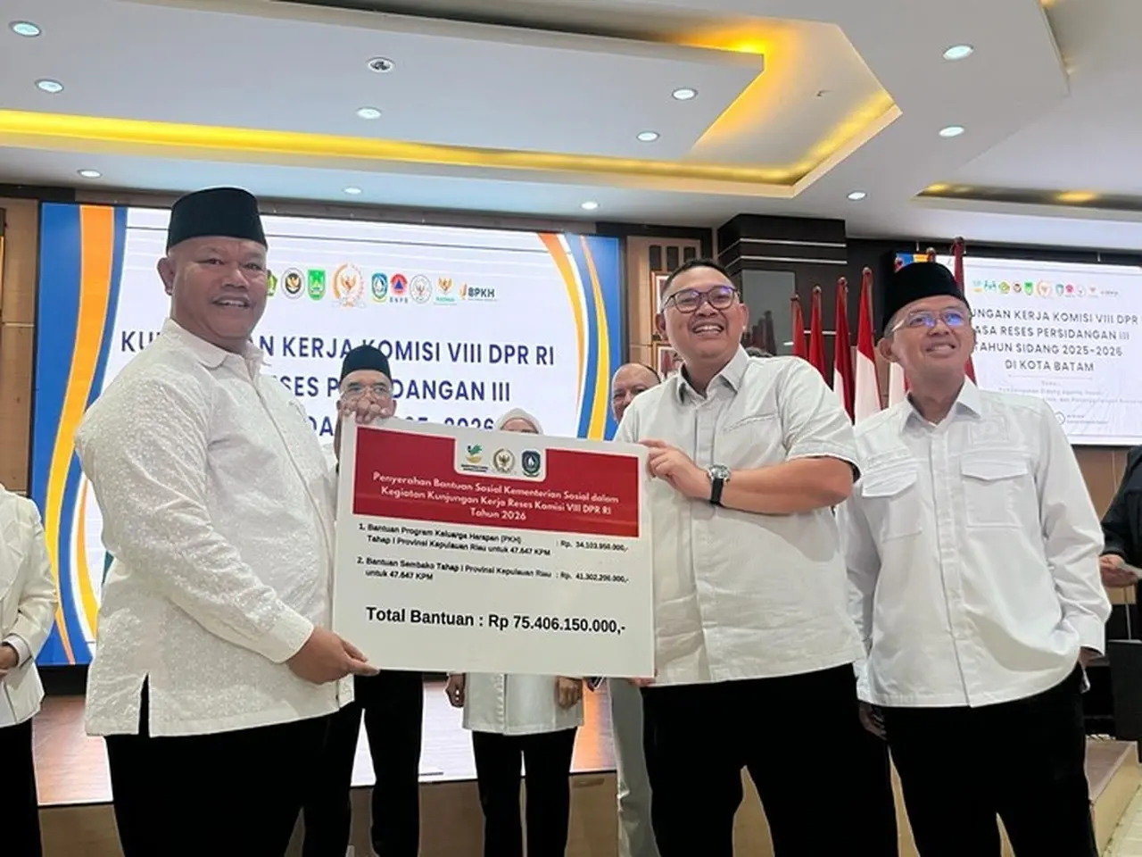 Komisi VIII DPR RI Awasi Penyaluran Bansos PKH dan Sembako Rp75,4 Miliar di Kepulauan Riau dan Batam Komisi VIII DPR RI Awasi Penyaluran Bansos PKH dan Sembako Rp75,4 Miliar di Kepulauan Riau dan Batam