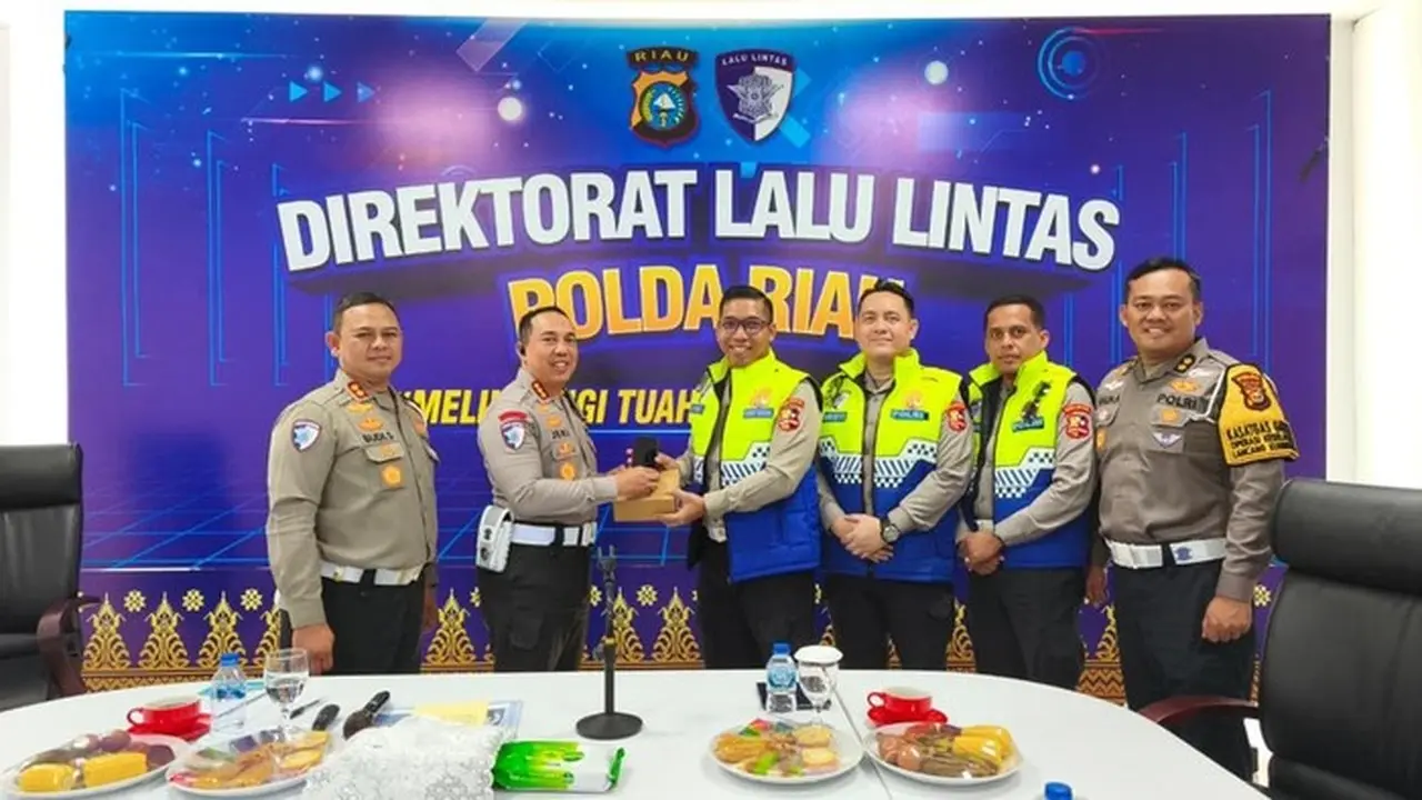 Korlantas Polri Perkuat Pengawasan Digital di Polda Riau Melalui Penambahan Unit ETLE Mobile Handheld