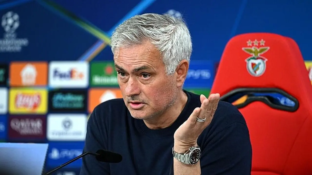 Kritik Selebrasi Vinicius Junior, Jose Mourinho Justru Dicap Munafik oleh Legenda Jamie Carragher Kritik Selebrasi Vinicius Junior, Jose Mourinho Justru Dicap Munafik oleh Legenda Jamie Carragher