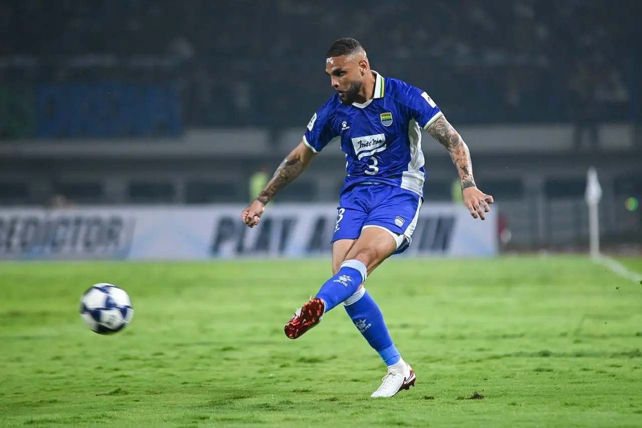 Layvin Kurzawa Catat Debut di Super League 2025-2026, Persib Bandung Hancurkan Madura United 5-0 Layvin Kurzawa Catat Debut di Super League 2025-2026, Persib Bandung Hancurkan Madura United 5-0