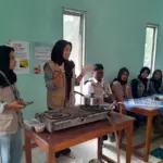 Mahasiswa UNS Ungkap Manfaat Teh Rambut Jagung untuk Kontrol Tekanan Darah Lansia di Wonogiri