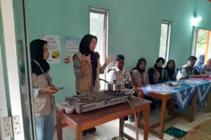 Mahasiswa UNS Ungkap Manfaat Teh Rambut Jagung untuk Kontrol Tekanan Darah Lansia di Wonogiri