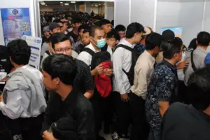 Mari Elka Pangestu Soroti 80 Persen Lapangan Kerja Informal dan Tantangan Pengangguran Muda