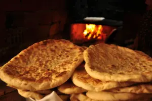 Masyarakat Tunisia Pertahankan Roti Tabouna: Aroma Khas Ramadan yang Memadukan Tradisi dan Inovasi Kuliner