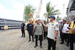 Mendagri Soroti Progres Pembangunan Jembatan Krueng Tingkeum Bireuen, Ditargetkan Rampung Pertengahan 2026