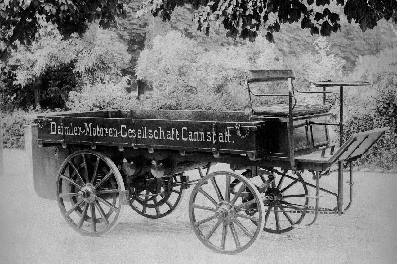 Mengungkap Kisah Gottlieb Daimler: Bagaimana Truk Pertama di Dunia Lahir pada 1896 dan Mengubah Industri Mengungkap Kisah Gottlieb Daimler: Bagaimana Truk Pertama di Dunia Lahir pada 1896 dan Mengubah Industri