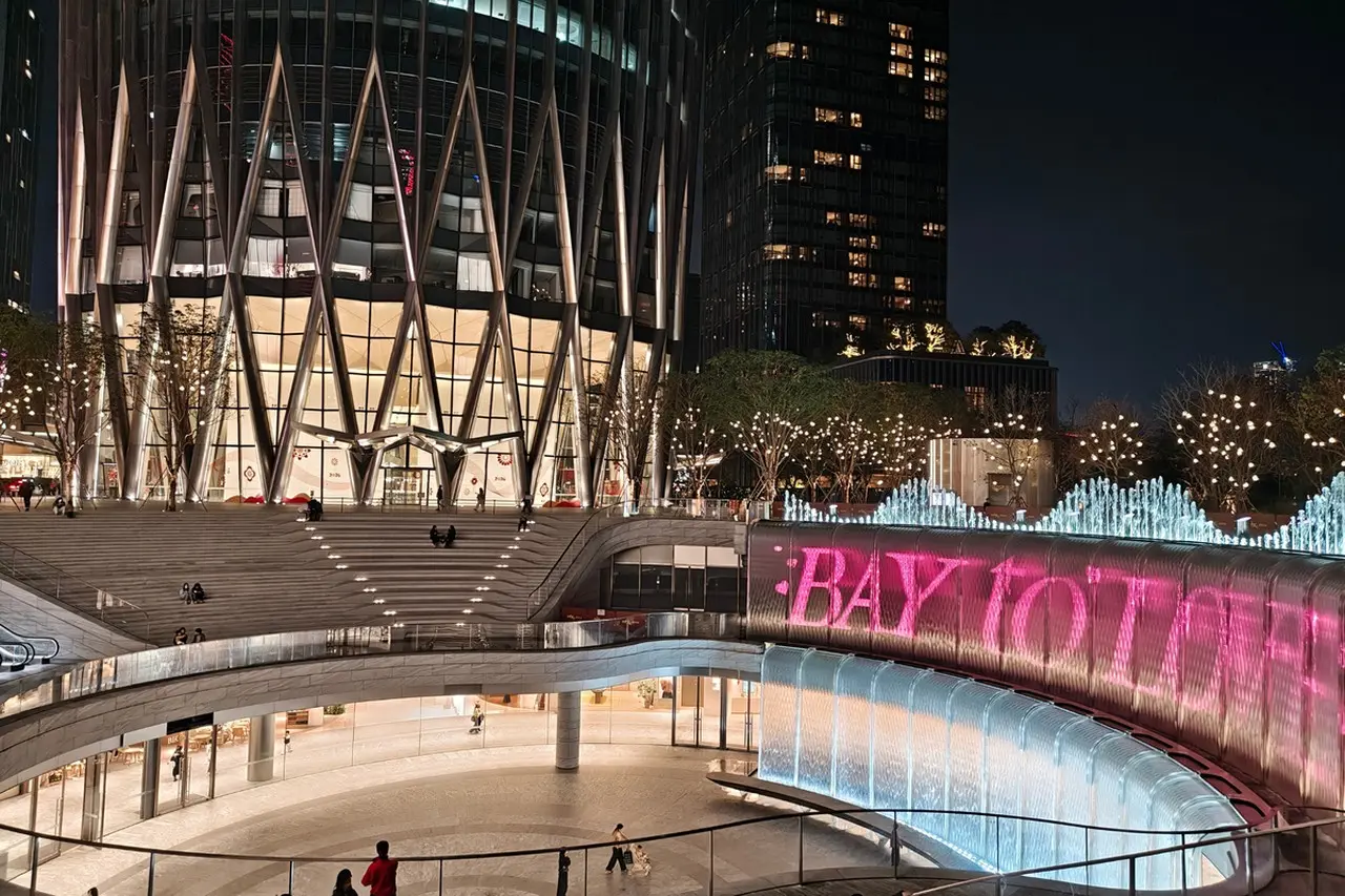 Menilik Performa Kamera Realme 16 Pro Plus 5G dalam Uji Coba Night Mode di Kota Shenzhen Menilik Performa Kamera Realme 16 Pro Plus 5G dalam Uji Coba Night Mode di Kota Shenzhen