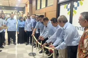 Menteri Koperasi Ferry Juliantono Rilis Layanan Chatbot dan Call Center untuk Aduan Koperasi