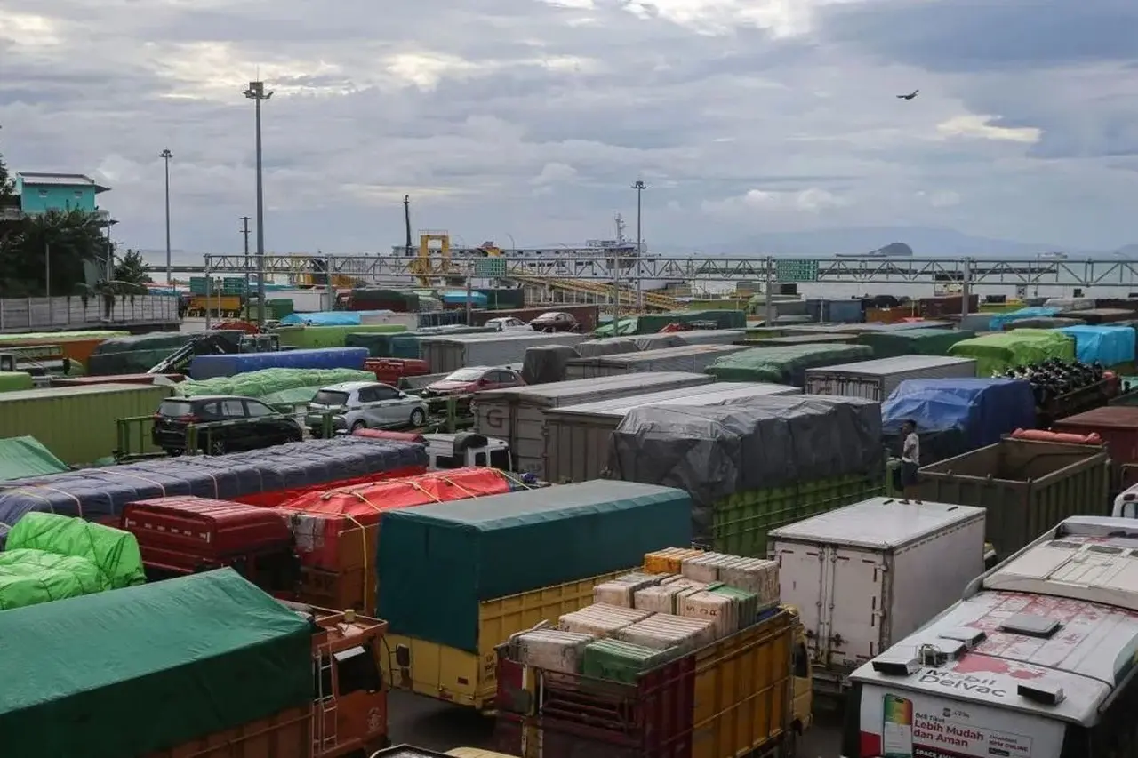 Menyeimbangkan Arus Mudik dan Logistik Nasional: Tantangan dan Solusi Kebijakan Pembatasan Angkutan Barang