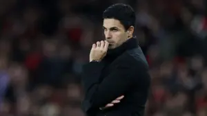 Mikel Arteta Beri Gestur Penolakan Saat Dicegat Penggemar Arsenal di Luar Emirates Stadium