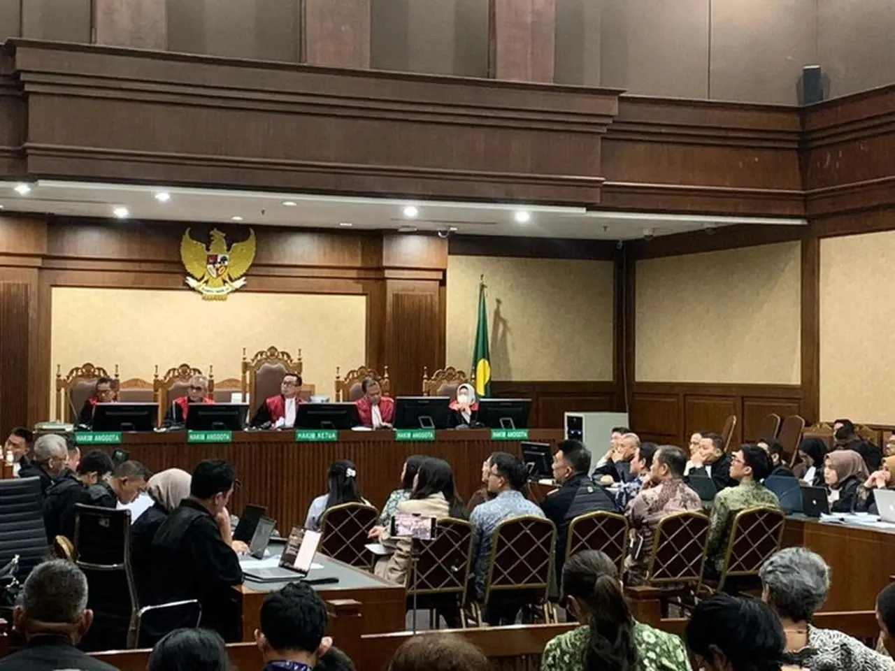 Nadiem Makarim Akui Sempat Alami Pendarahan dan Dirawat di Rumah Sakit Saat Sidang Korupsi Chromebook Nadiem Makarim Akui Sempat Alami Pendarahan dan Dirawat di Rumah Sakit Saat Sidang Korupsi Chromebook