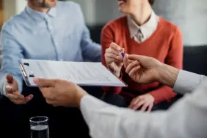 OJK dan Pengamat Soroti Lemahnya Tata Kelola Agen Asuransi yang Berisiko Rugikan Nasabah