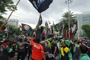 Pakar UGM Soroti Kerentanan Kesejahteraan Ojol, Desak Regulasi Upah dan Jaminan Sosial yang Adil