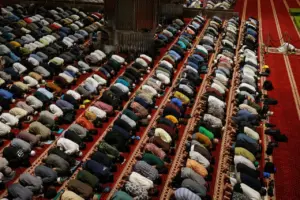 Panduan Lengkap Sholat Tarawih 2026: Niat Bahasa Arab, Tata Cara, dan Ketentuan Jumlah Rakaat