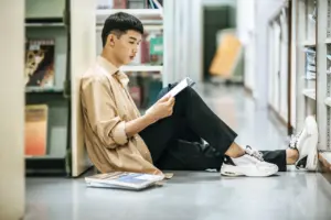 Paradoks Gen Z: Minat Baca Tinggi di Tengah Gempuran Media Sosial dan Distraksi Digital