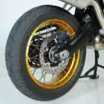 Pelek Jari-Jari vs. Racing: Bengkel Spesialis Ungkap Mana yang Lebih Tangguh dan Praktis untuk Motor Harian