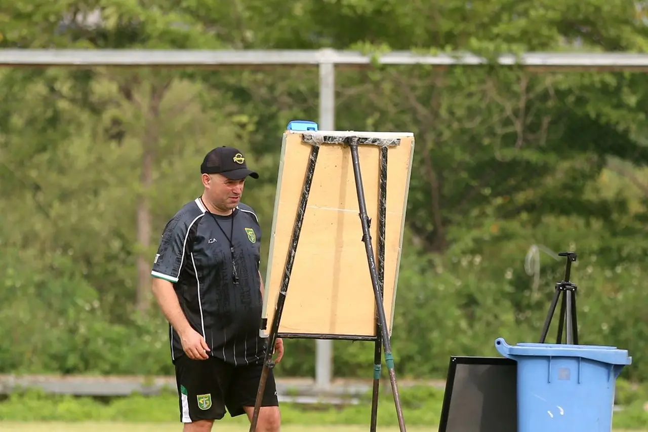 Persebaya Hadapi Krisis Pemain Lawan Bali United, Tavares Bertekad Putus Rekor Buruk di Gianyar