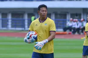 Persib Bandung Daftarkan I Made Wirawan Jadi Kiper Keempat Usai Adam Przybek Tersisih dari Skuad