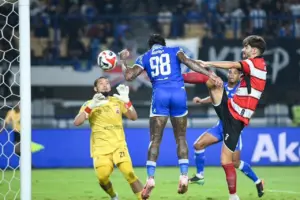 Persib Bandung Dominasi Madura United, Unggul 3-0 di Babak Pertama Super League 2025-2026