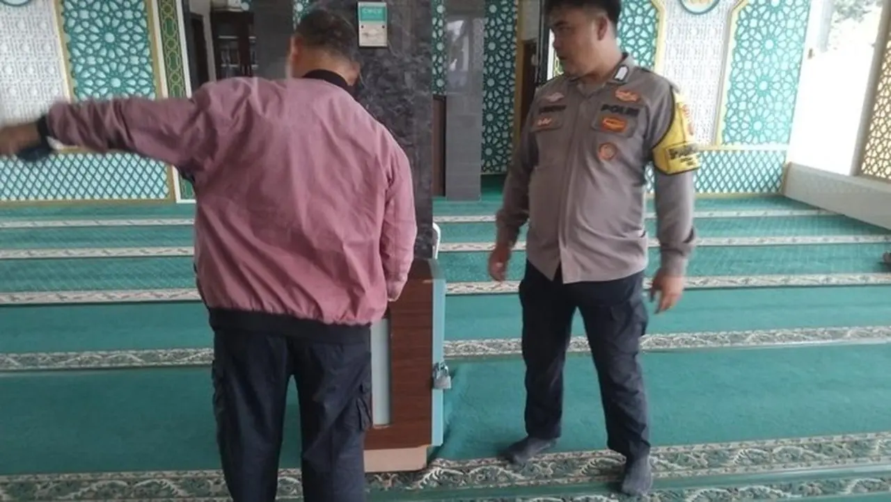 Polisi Selidiki Pencurian Kotak Amal Masjid di Parung Bogor, Dua Pelaku Terekam Jelas CCTV