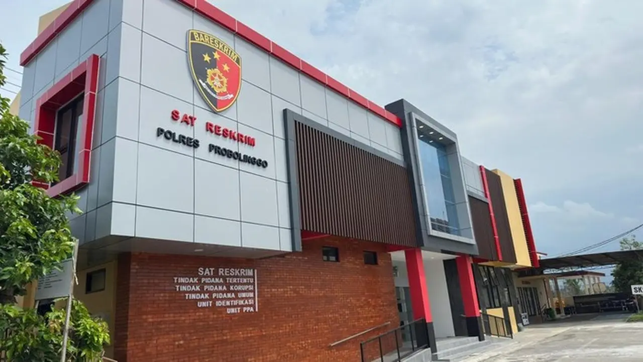 Polisi Ungkap Jaringan Pencuri Tujuh Koper Turis Thailand di Bromo, Tiga Tersangka Diamankan Polisi Ungkap Jaringan Pencuri Tujuh Koper Turis Thailand di Bromo, Tiga Tersangka Diamankan