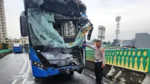 Polisi Ungkap Sopir TransJakarta Tertidur, Picu Kecelakaan Adu Banteng di Jalur Langit Koridor 13, 24 Penumpang Terluka