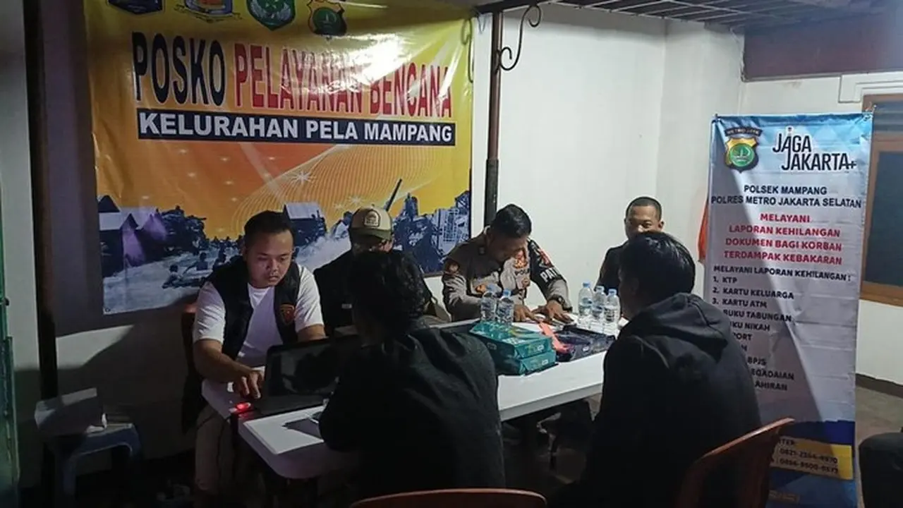 Polsek Mampang Buka Layanan Dokumen Gratis untuk Korban Kebakaran di Jalan Bangka III Jakarta Polsek Mampang Buka Layanan Dokumen Gratis untuk Korban Kebakaran di Jalan Bangka III Jakarta