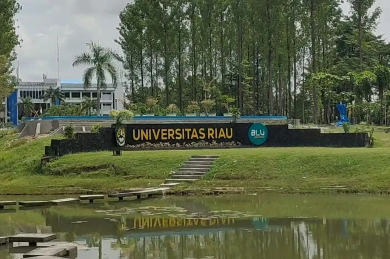 Prestasi Gemilang: Mahasiswa Universitas Riau Sabet Juara Umum Lomba Esai Internasional di Kuala Lumpur
