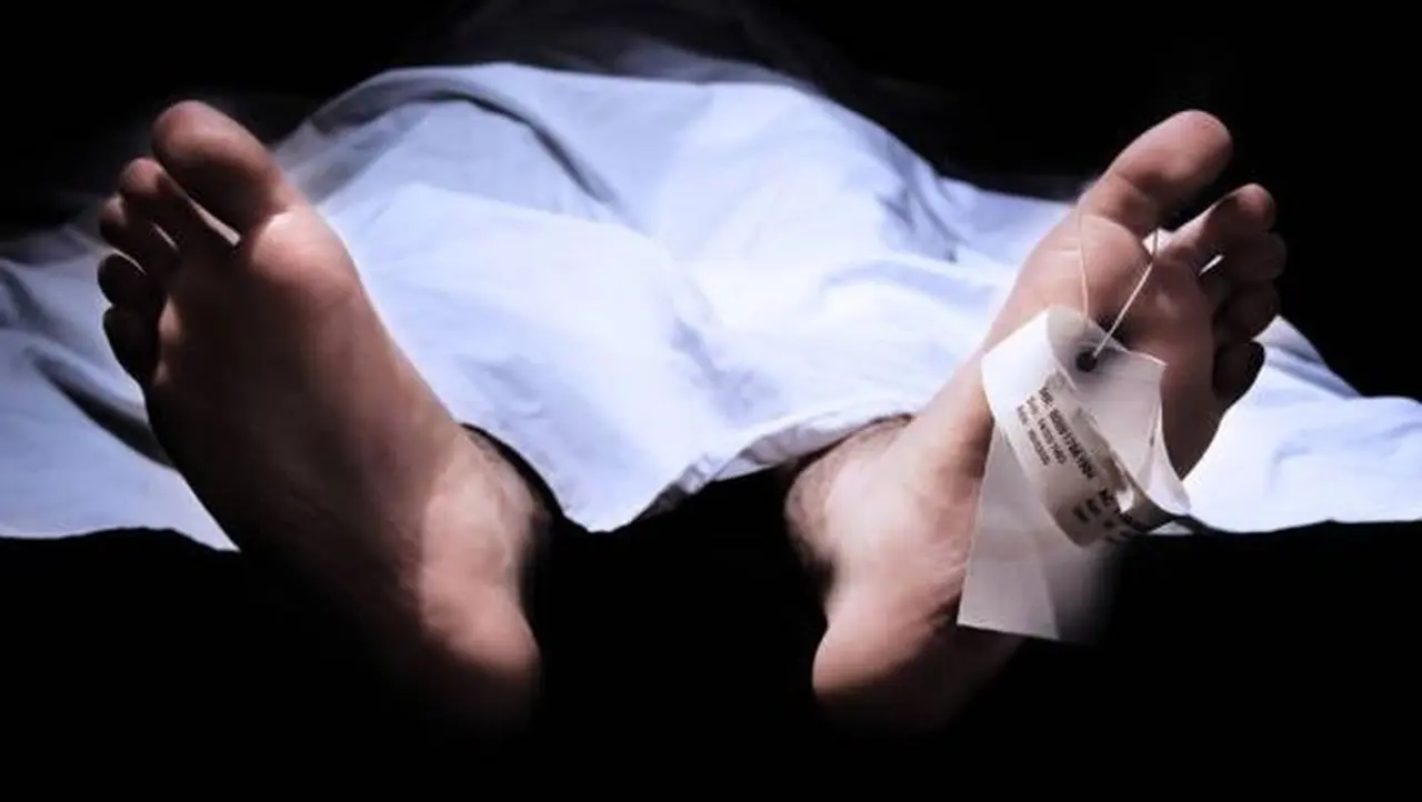 Pria di Bogor Ditemukan Tewas di Atap Saat Perbaiki Genting Bocor, Damkar Lakukan Evakuasi Dramatis Pria di Bogor Ditemukan Tewas di Atap Saat Perbaiki Genting Bocor, Damkar Lakukan Evakuasi Dramatis