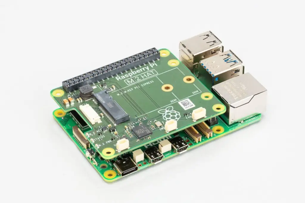 Raspberry Pi Naikkan Harga Lini PC Mini Imbas Kelangkaan Memori LPDDR4 untuk Pusat Data AI