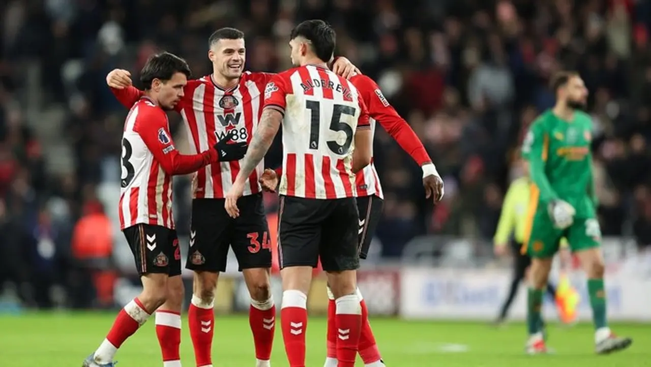Regis Le Bris Minta Sunderland Tampil Berani dan Ambisius Saat Menjamu Liverpool di Stadium of Light