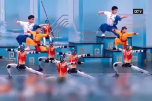 Robot Humanoid China Tampil Memukau dengan Aksi Kungfu dan Salto Luwes di Spring Festival Gala