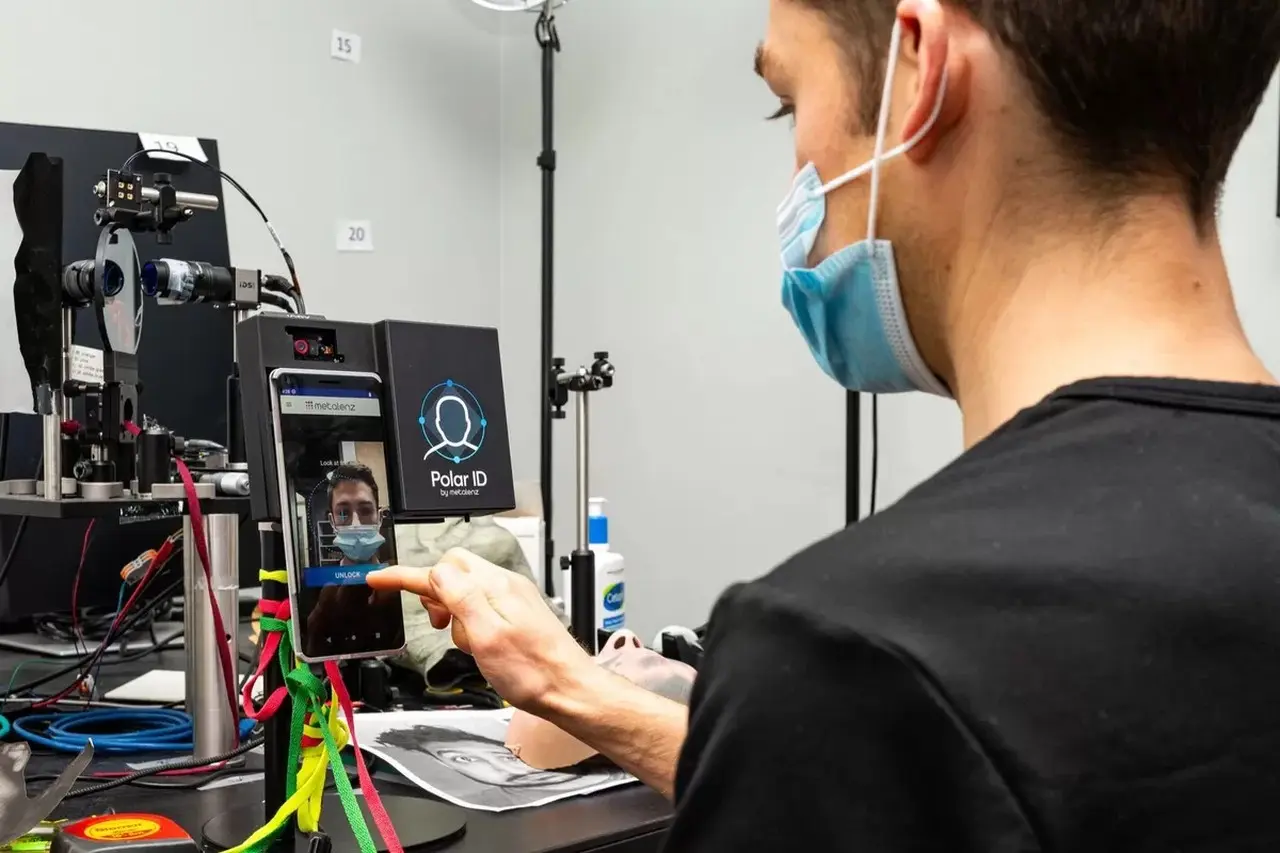 Samsung Gandeng Metalenz Kembangkan Polar ID, Pesaing Face ID Apple yang Lebih Ringkas