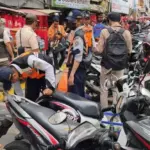 Satpol PP Tamansari Tertibkan Parkir Liar dan PKL di Trotoar Pancoran Glodok Usai Laporan Warga