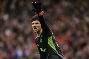 Senne Lammens Tanggapi Pujian Edwin van der Sar, Akui Kemiripan Latar Belakang dan Karakter