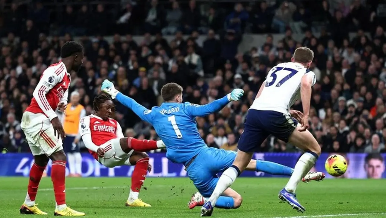 Soroti North London Derby: Eberechi Eze Akhiri Paceklik Gol, Kolo Muani Catat Gol Perdana Premier League Soroti North London Derby: Eberechi Eze Akhiri Paceklik Gol, Kolo Muani Catat Gol Perdana Premier League