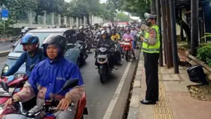 TMC Polda Metro Jaya Soroti Kepadatan Lalu Lintas Pasar Rebo Arah Ranco Indah Akibat Proyek Galian PDAM