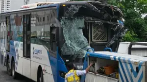 Transjakarta Minta Maaf atas Insiden Tabrakan Dua Bus di Koridor 13, Pastikan Penumpang Aman
