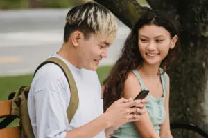 Tren Pernikahan Turun Drastis, Benarkah Aplikasi Kencan Jadi Solusi Ancaman Depopulasi 2059?