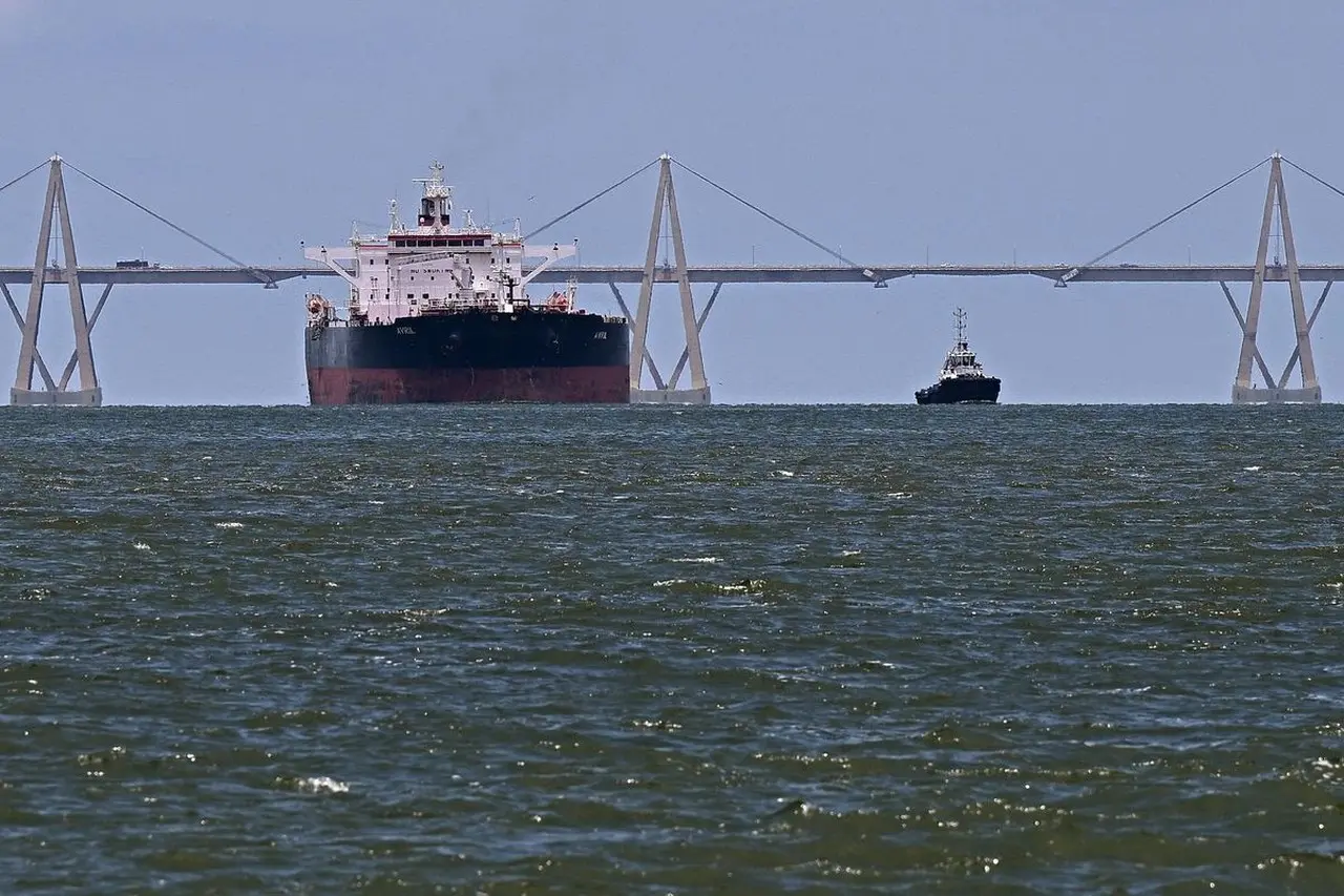 Ungkap Sisi Gelap Armada Bayangan: Ratusan Tanker Minyak Terlantar di Tengah Sanksi Internasional