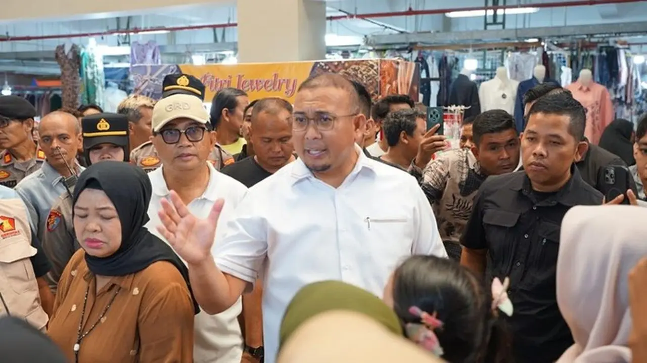 Wakil Ketua Komisi VI DPR Andre Rosiade Soroti Sepinya Pembeli dan Dugaan Pungli di Pasar Raya Padang Wakil Ketua Komisi VI DPR Andre Rosiade Soroti Sepinya Pembeli dan Dugaan Pungli di Pasar Raya Padang