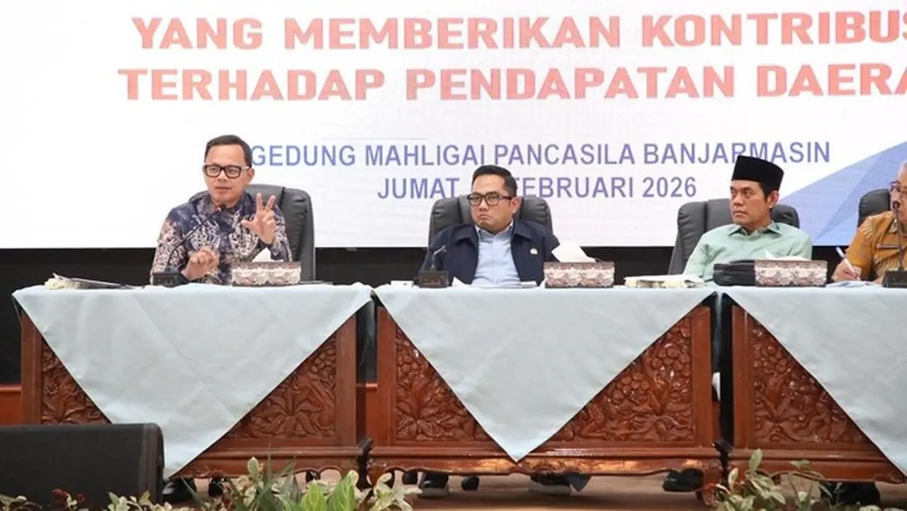 Wamendagri Ungkap Strategi Sinkronisasi Pusat-Daerah untuk Sehatkan BUMD, RUU BUMD Segera Dibahas Wamendagri Ungkap Strategi Sinkronisasi Pusat-Daerah untuk Sehatkan BUMD, RUU BUMD Segera Dibahas