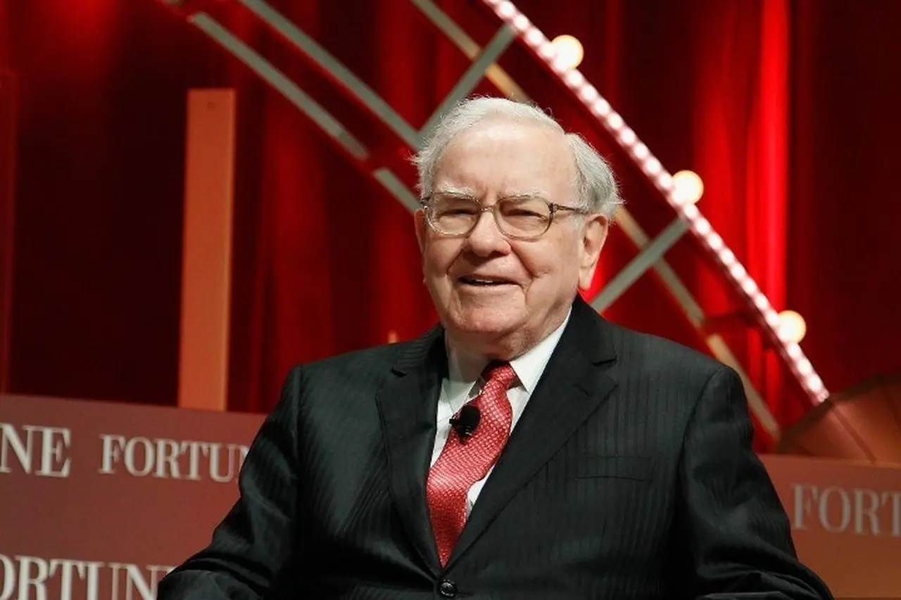 Warren Buffett Ungkap 10 Buku Wajib Baca bagi Investor: Dari Benjamin Graham hingga Phil Knight
